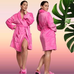 Victoria’s Secret M/L HOLLYWOOD PINK HEARTS ROBE